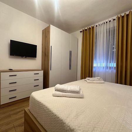 Vera'S Apartment Тирана Экстерьер фото